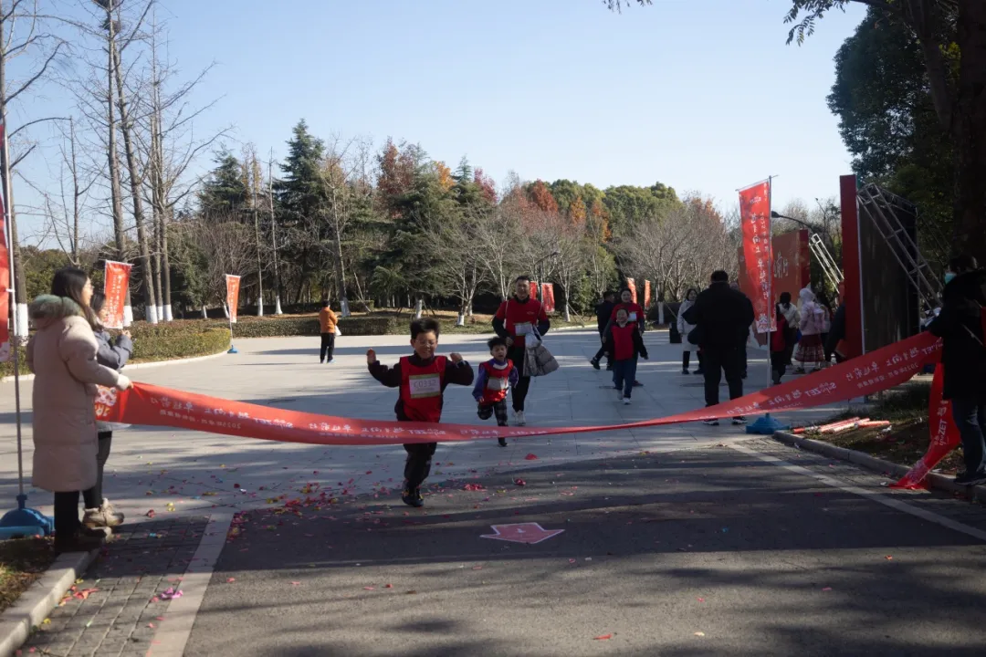 回望2024 启航2025 | z6com·尊龙股份2025年度战略年会顺利召开