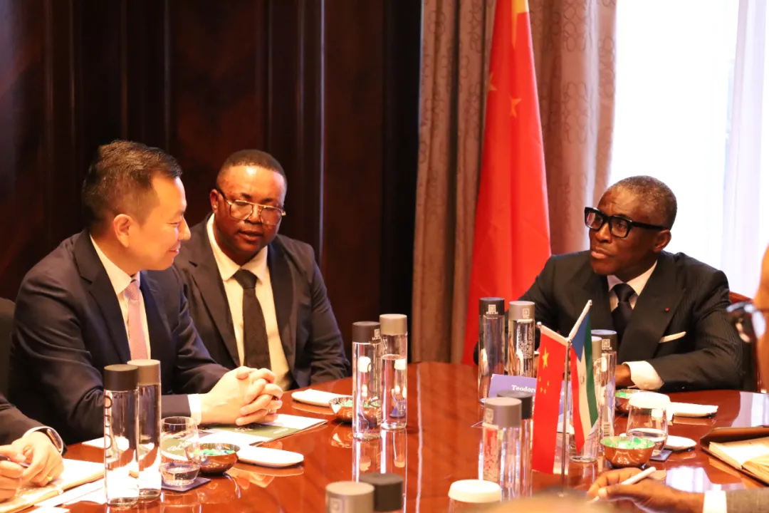 赤道几内亚共和国访华代表与z6com·尊龙股份深入探讨产业协同发展